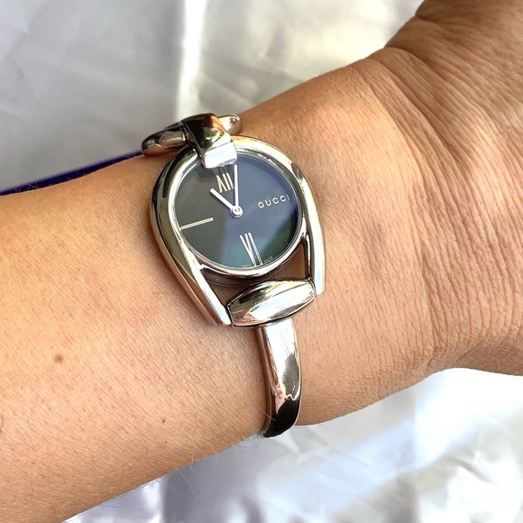 Ladies GUCCI distinctive design watch ❤️‍🔥🌹 - Picture 2 of 14